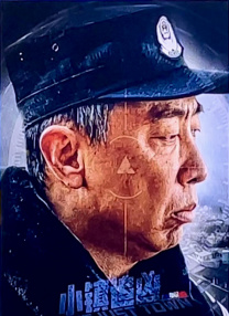 溪水中的女人